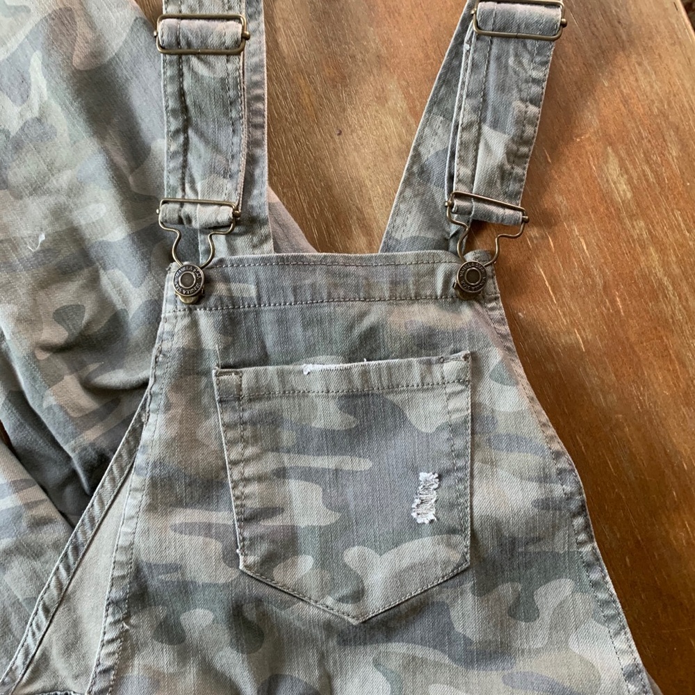 Ripped camo overalls - Picture 6 of 6